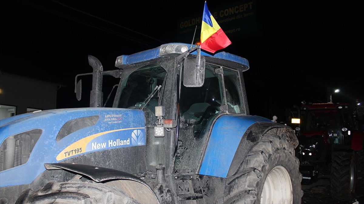 Romanya’da çiftçiler ve kamyon sürücülerinin protestoları yeni katılımlarla günlerdir sürerken
