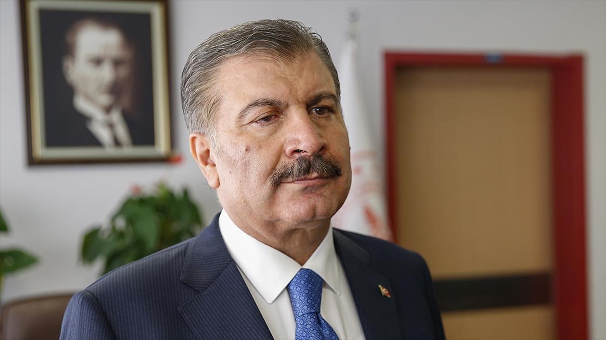 Sağlık Bakanı Fahrettin Koca, 2024 yılının ilk saatlerinde dünyaya gelen
