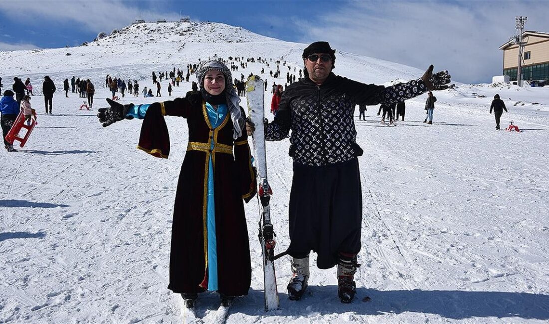 Kar kalınlığının 40 santimetreye ulaştığı Güneydoğu Anadolu Bölgesi'nin tek kayak