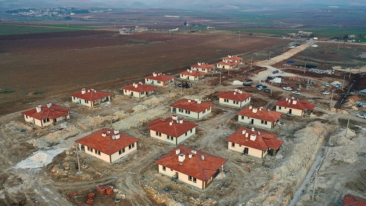 Kahramanmaraş merkezli depremlerden etkilenen Şanlıurfa'da 897 deprem konutunun teslimi bu