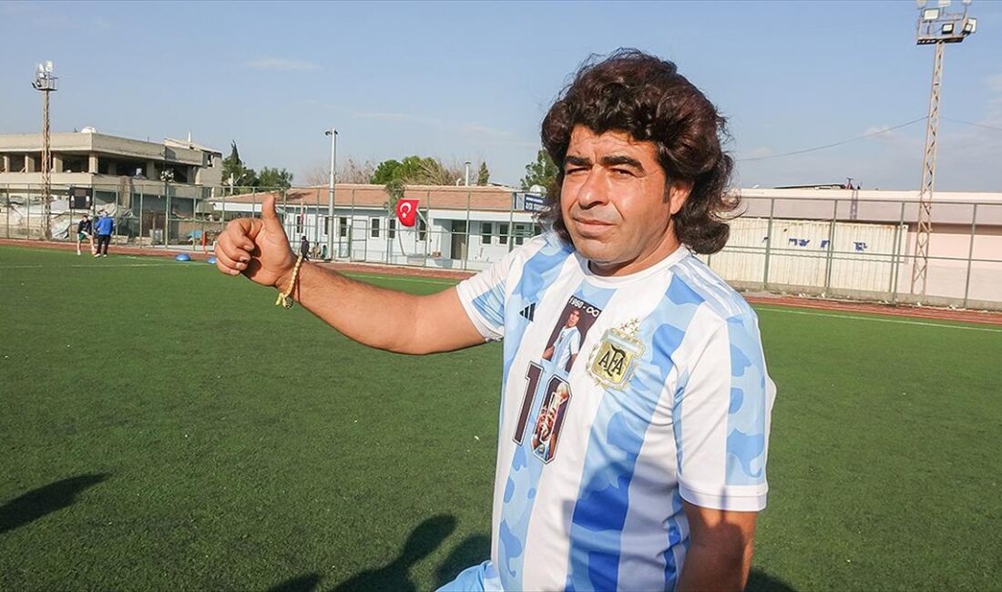 Şanlıurfa'nın Ceylanpınar ilçesinde yaşayan 49 yaşındaki Menderes Akın, Arjantinli ünlü