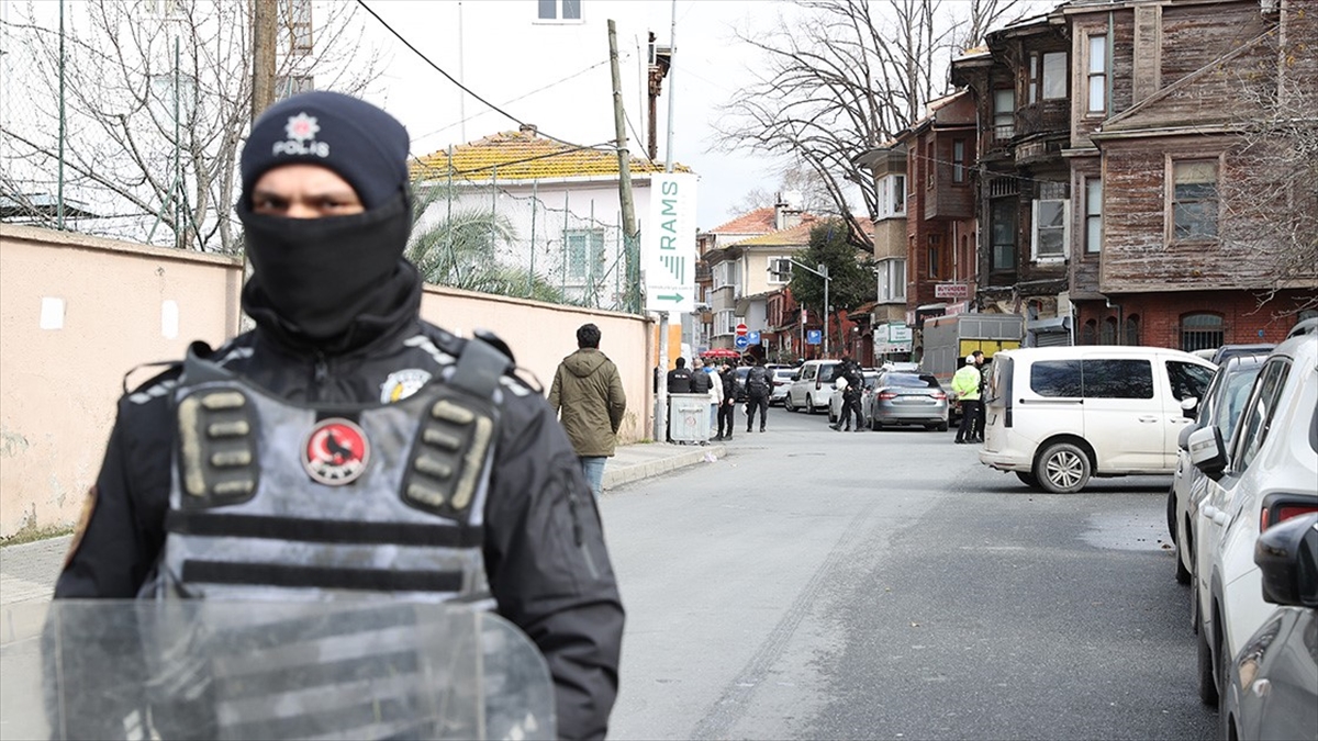 Sarıyer'de, bir kişinin hayatını kaybettiği Santa Maria Kilisesi'nde düzenlenen silahlı