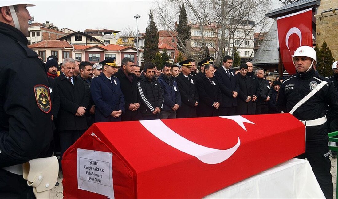 Sakarya'da trafik kazasında şehit olan polis memuru Cengiz Parlak'ın cenazesi,