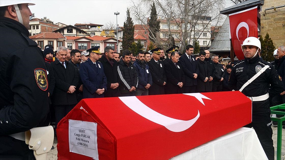 Sakarya'da trafik kazasında şehit olan polis memuru Cengiz Parlak'ın cenazesi,
