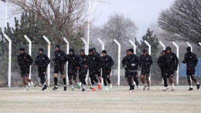 Trendyol Süper Lig ekiplerinden EMS Yapı Sivasspor'un teknik direktörü Bülent