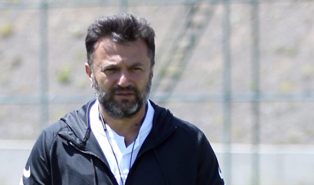 Trendyol Süper Lig ekiplerinden EMS Yapı Sivasspor, teknik direktör Bülent