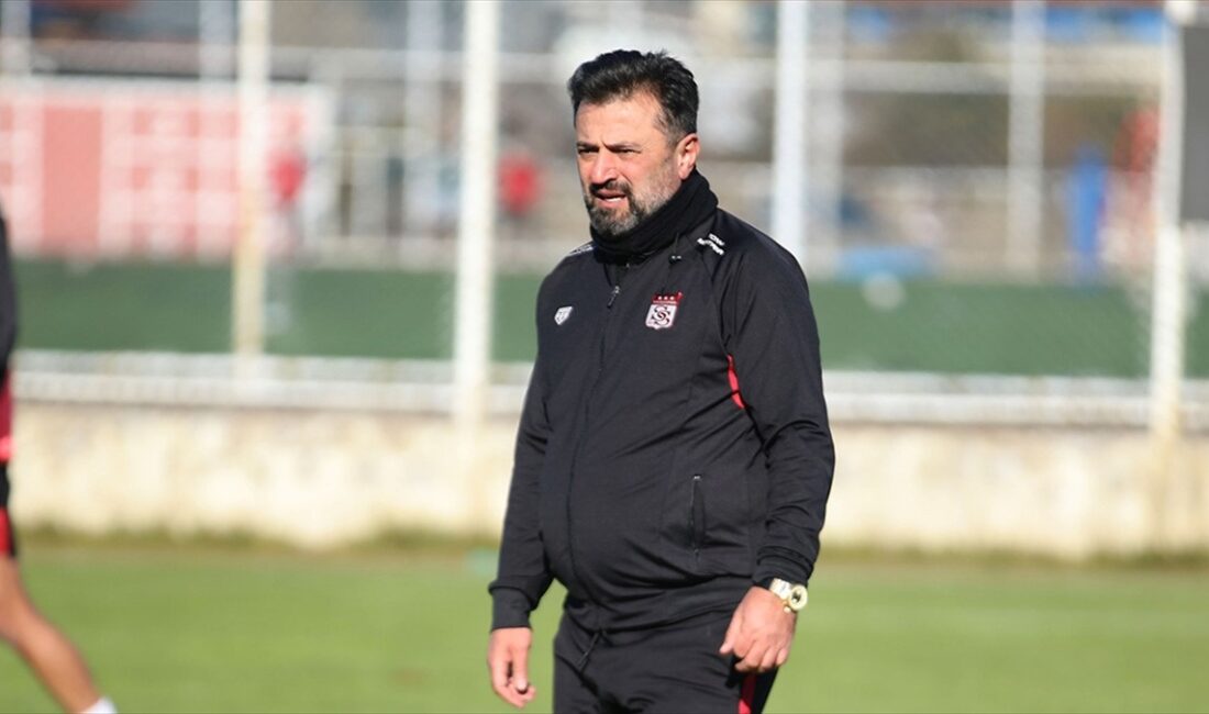 EMS Yapı Sivasspor Teknik Direktörü Bülent Uygun, "Bazı futbolcularla görüşüyoruz.