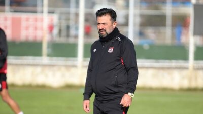 EMS Yapı Sivasspor Teknik Direktörü Bülent Uygun, "Bazı futbolcularla görüşüyoruz.