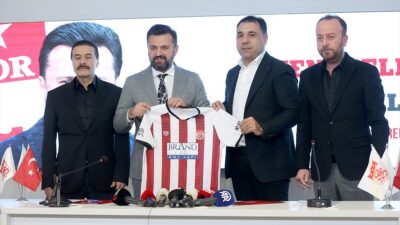 Trendyol Süper Lig ekiplerinden Demir Grup Sivasspor'da teknik direktörlük görevine
