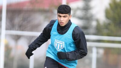 Trendyol Süper Lig ekiplerinden EMS Yapı Sivasspor'un genç futbolcusu Yunus