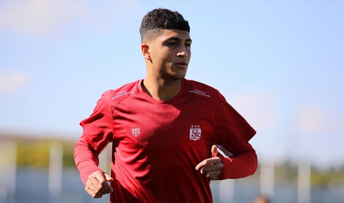 Trendyol Süper Lig ekiplerinden EMS Yapı Sivasspor'un orta saha oyuncusu