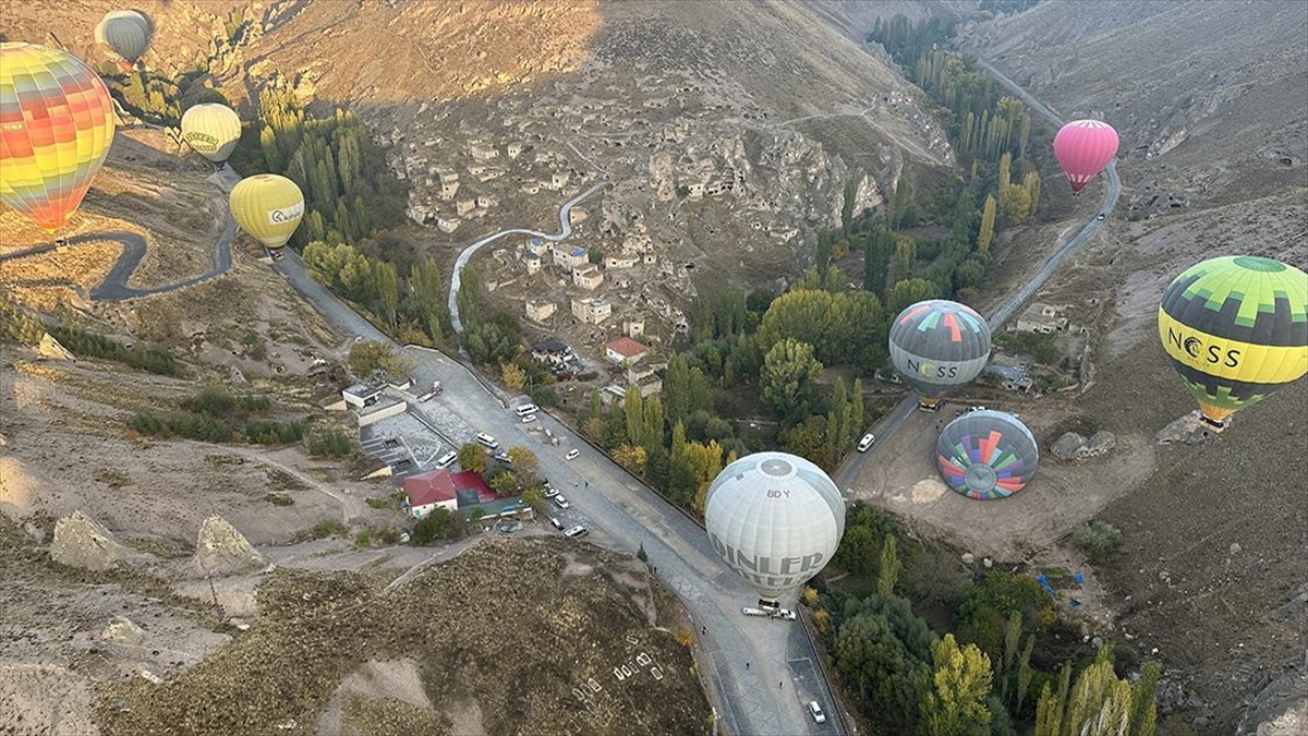 Kaya kiliselere, peribacalarına ve kayadan oyma yapılara sahip Soğanlı Vadisi'nde
