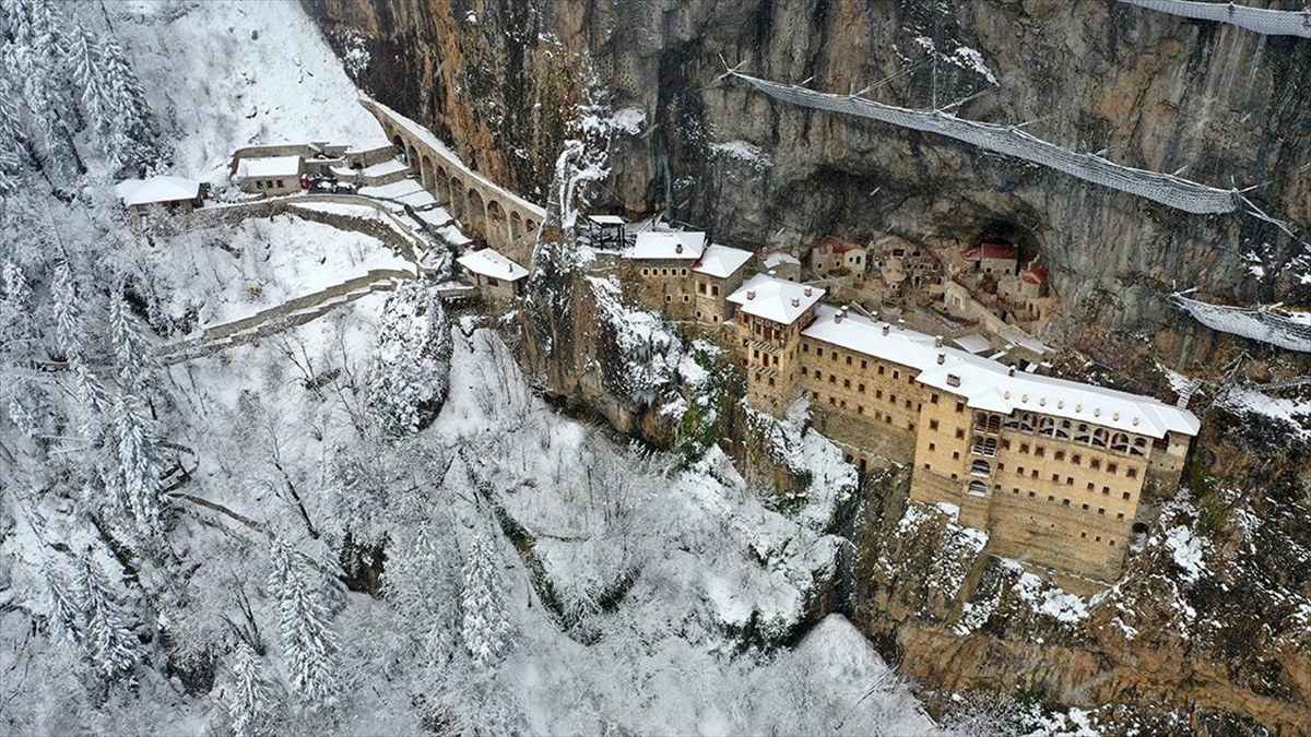 Doğu Karadeniz'de en fazla ziyaret edilen yerlerin başında gelen Sümela