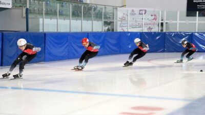 ERZURUM (AA) – Ay-yıldızlı ekip, Erzurum’daki Yakutiye Buz Pateni Salonu’nda,