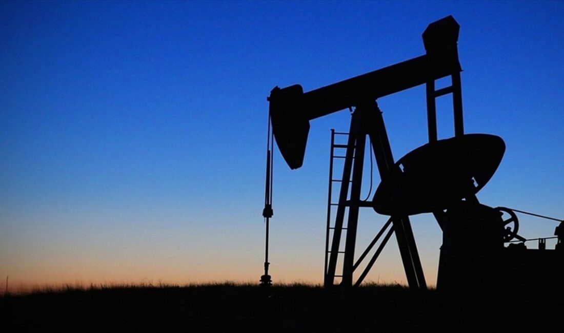 Dünyanın en büyük petrol ihracatçısı, günlük üretimini 12 milyon varil