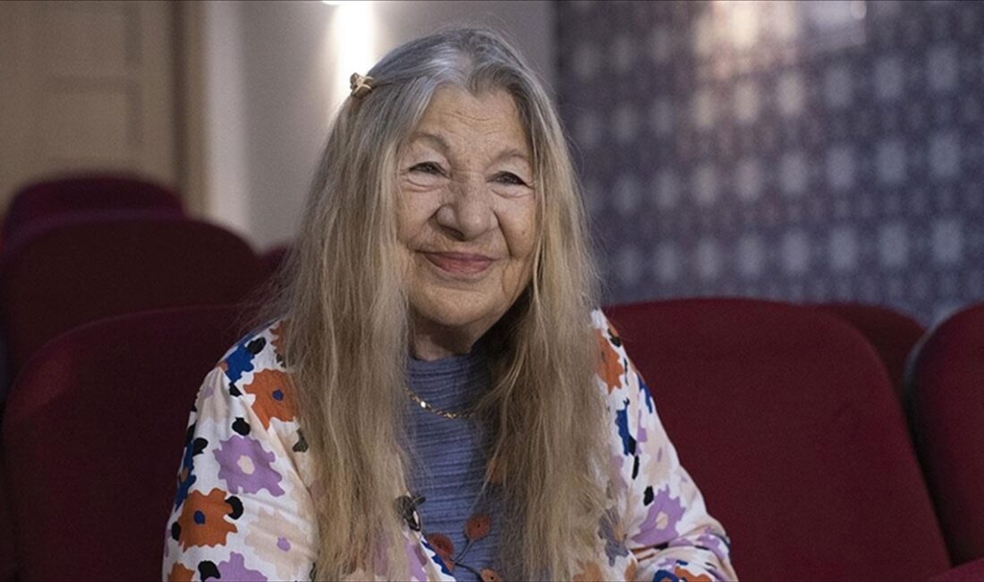 Tiyatro sanatçısı, yönetmen, şarkıcı ve eğitmen Ayla Algan, İstanbul'da 86