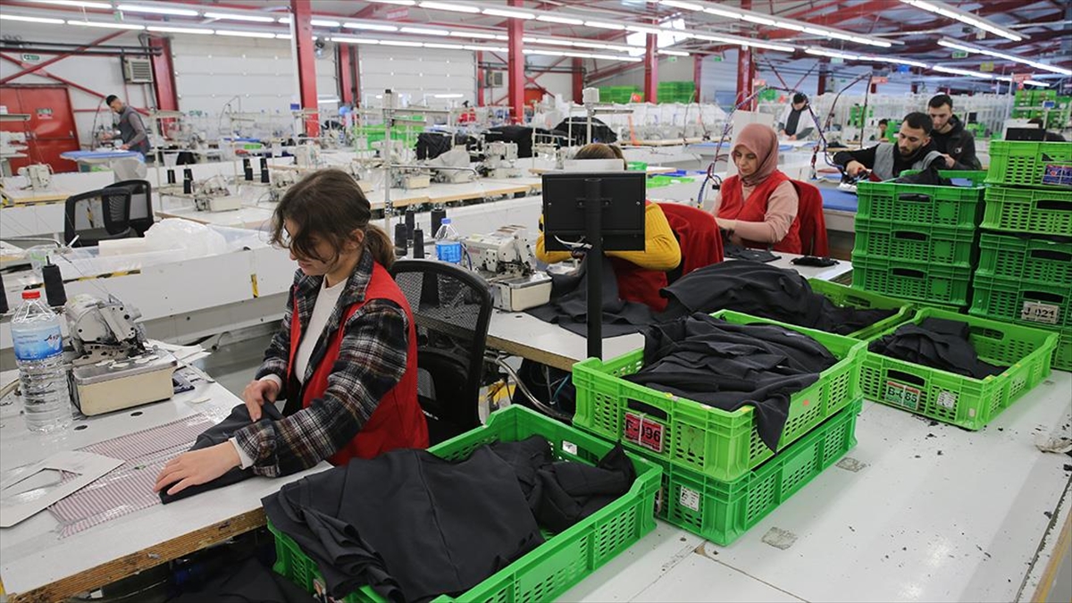 Tokat'ın Niksar ilçesinde bulunan tekstil fabrikasında üretilen ürünler, Avrupa ülkelerine