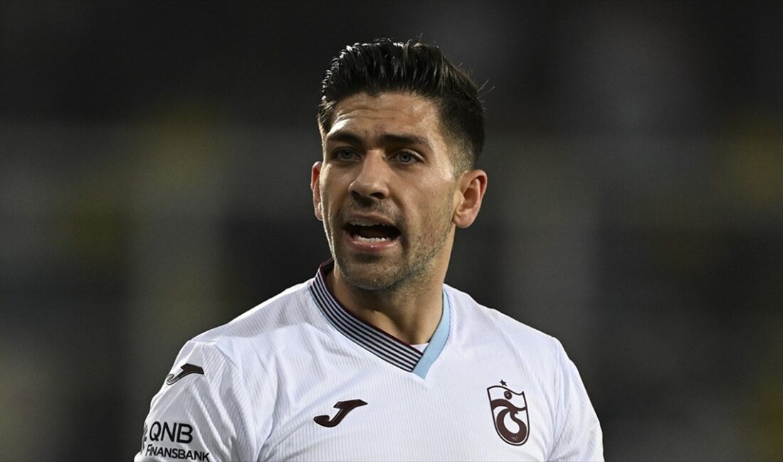 Trabzonspor'da son maçına çıktığını açıklayarak taraftarlara veda eden Yunan orta
