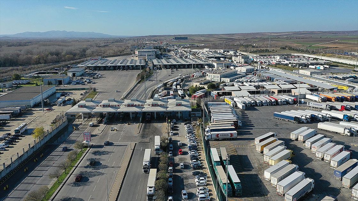 Bulgaristan'a açılan Kapıkule, Hamzabeyli ve Demirköy ile Yunanistan'a açılan İpsala