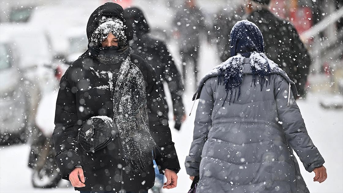 Türkiye'nin, perşembeden itibaren Karadeniz üzerinden gelen yeni bir soğuk ve