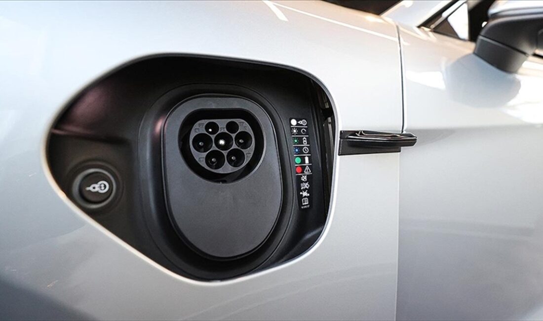 Togg'un da yollara çıktığı 2023 yılında trafiğe kayıtlı elektrikli otomobillerin