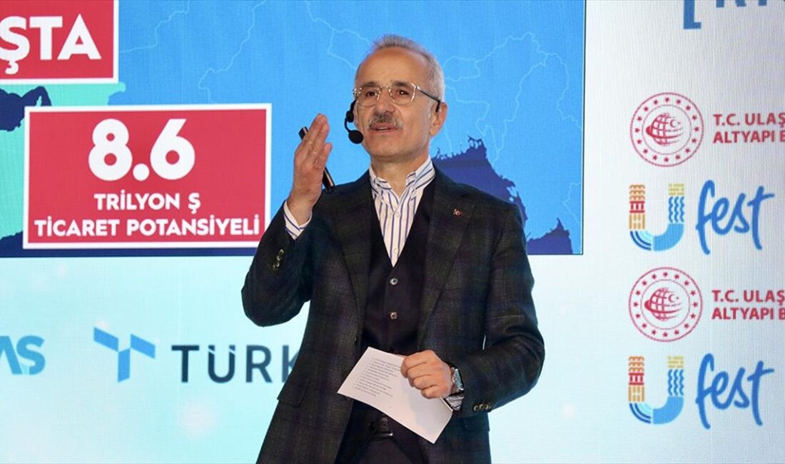 Bakan Uraloğlu, Türksat 6A uydusunu bitirmek üzere olduklarını belirterek, "TUSAŞ