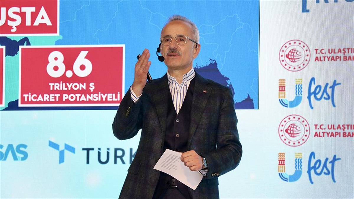 Bakan Uraloğlu, Türksat 6A uydusunu bitirmek üzere olduklarını belirterek, "TUSAŞ