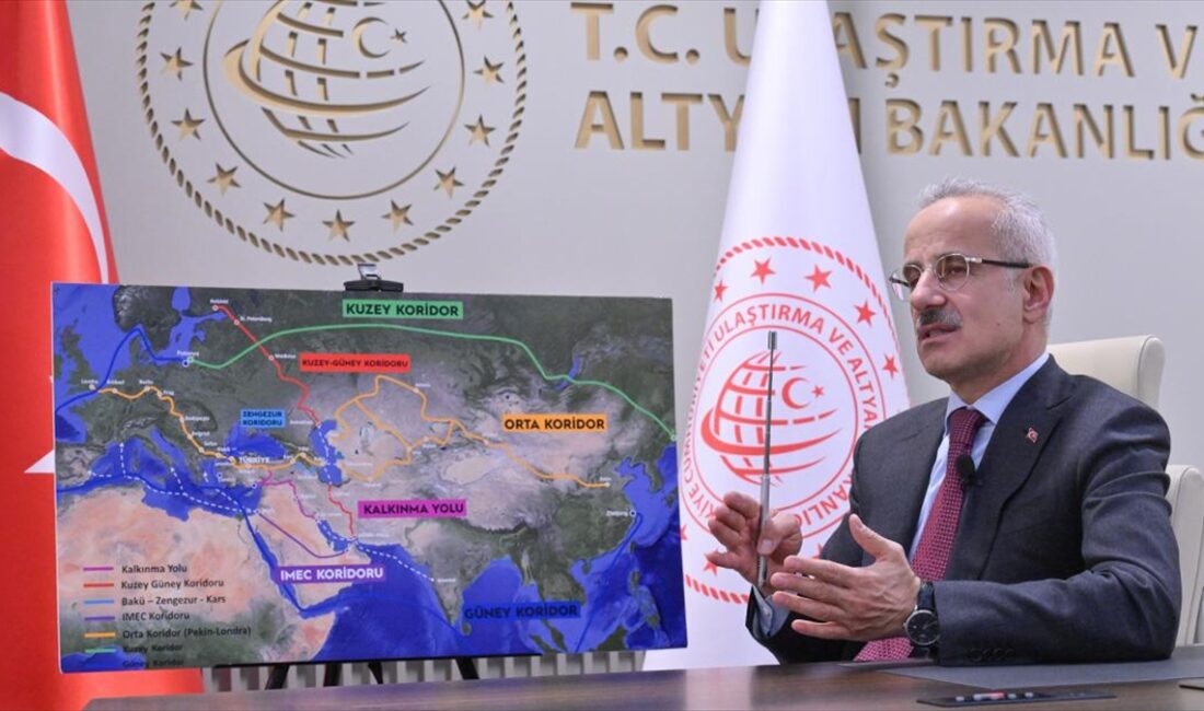 Ulaştırma ve Altyapı Bakanı Abdulkadir Uraloğlu, "Kalkınma Yolu Koridoru'nu, Irak'la