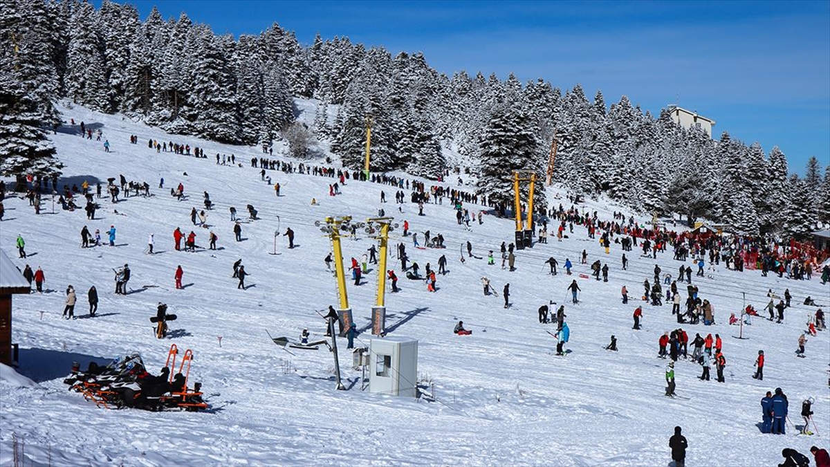 Türkiye'nin önde gelen kayak ve kış turizmi merkezlerinden Uludağ'da, sömestir