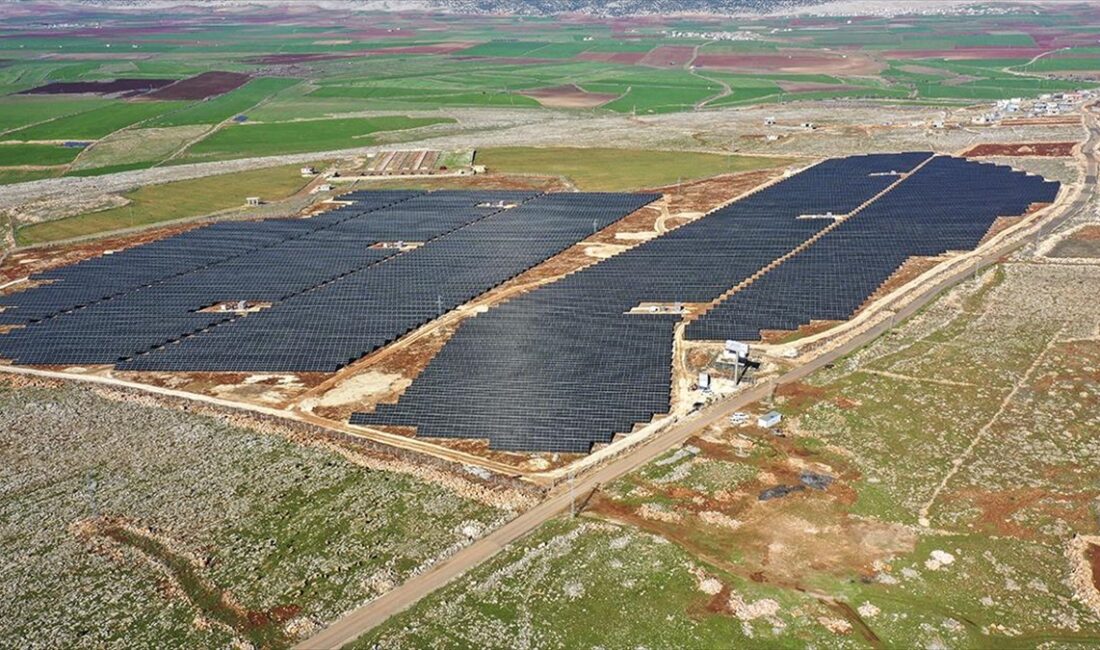 Gaziantep Üniversitesince (GAÜN) 300 dönüm arazide kurulan Güneş Enerji Sistemi