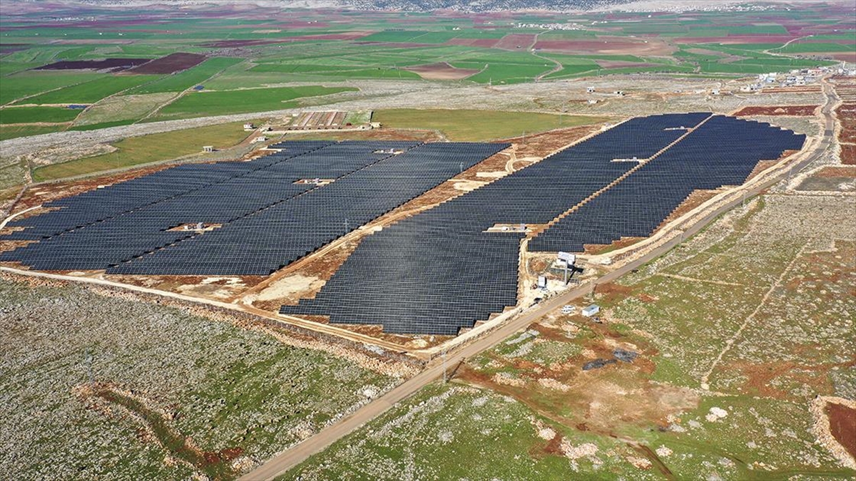 Gaziantep Üniversitesince (GAÜN) 300 dönüm arazide kurulan Güneş Enerji Sistemi