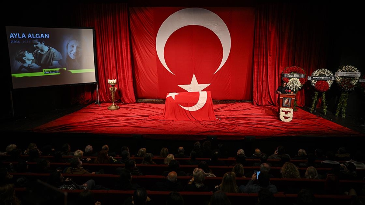 Beyin kanaması nedeniyle kaldırıldığı hastanede 86 yaşında hayatını kaybeden tiyatro