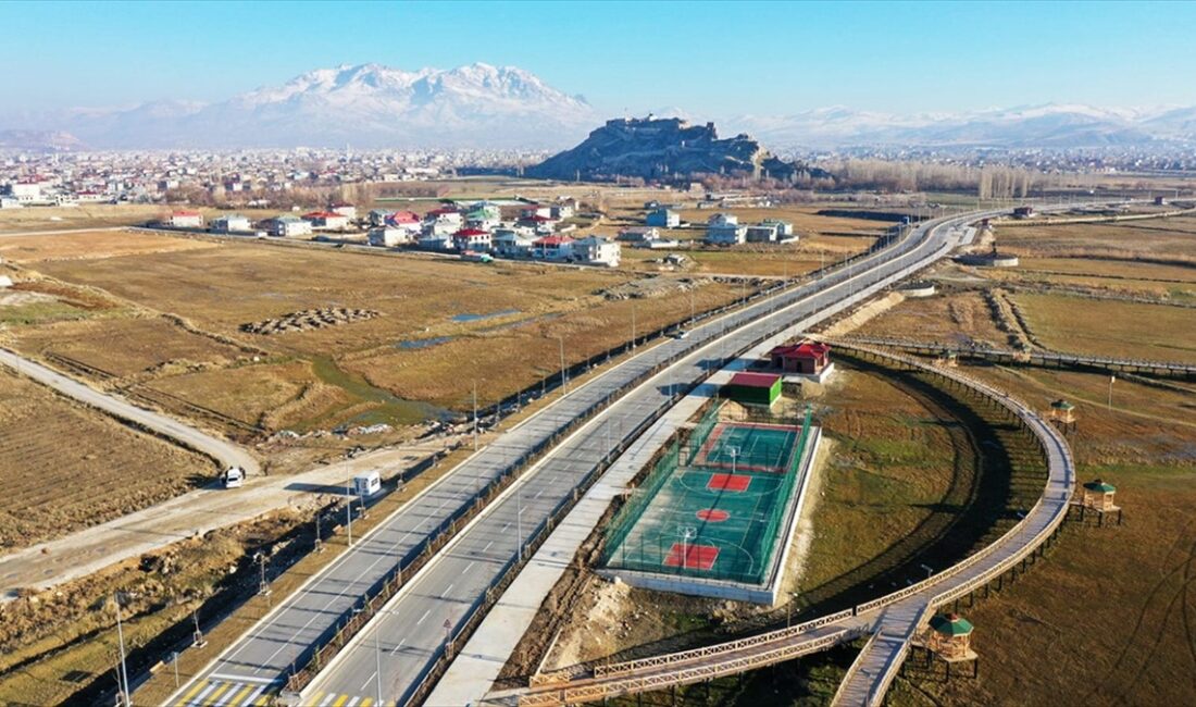 Van Büyükşehir Belediyesinin hem şehir içi trafiğin rahatlatılması hem de
