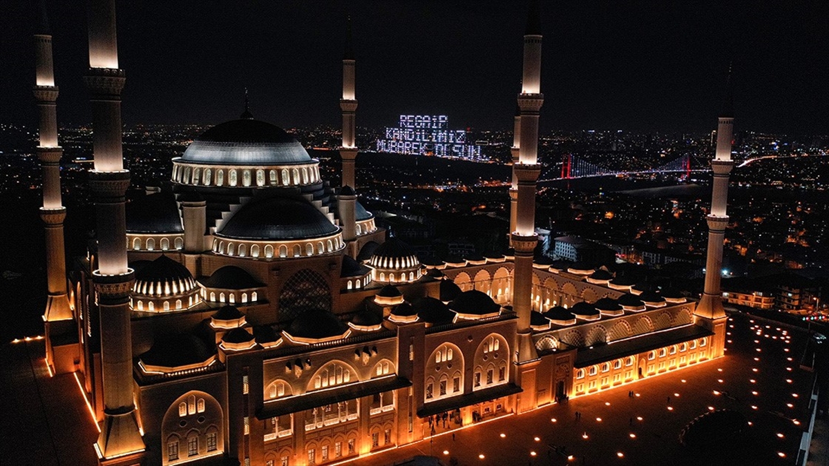 İslam aleminde rahmeti ve bereketi bol "üç ayların" ilk başlangıcını