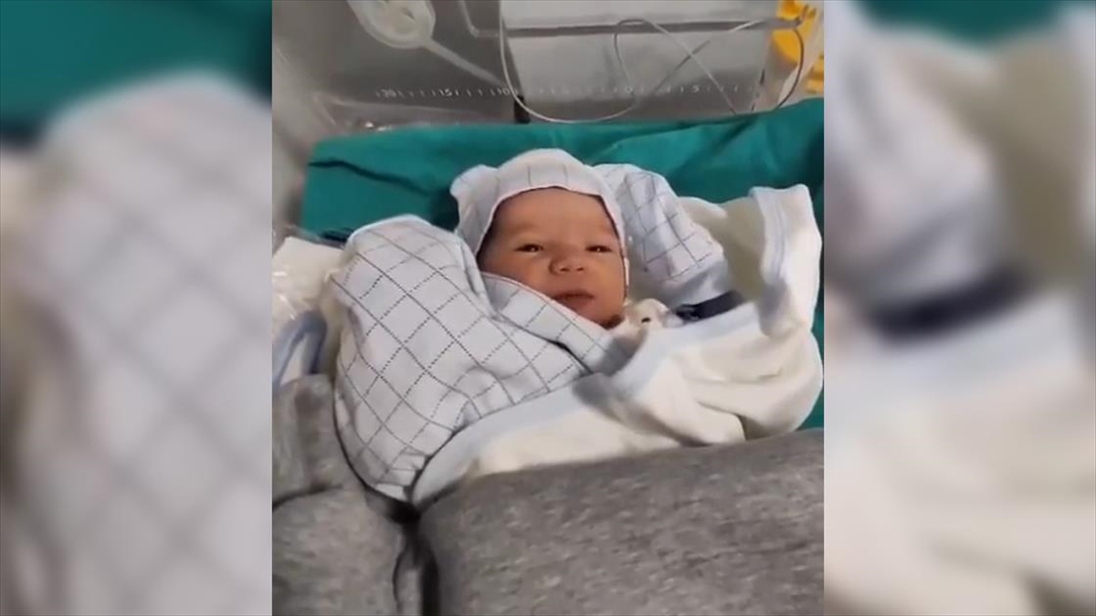 Ülke genelinde yeni yılın ilk dakikalarında dünyaya gelen bebekler ailelerine