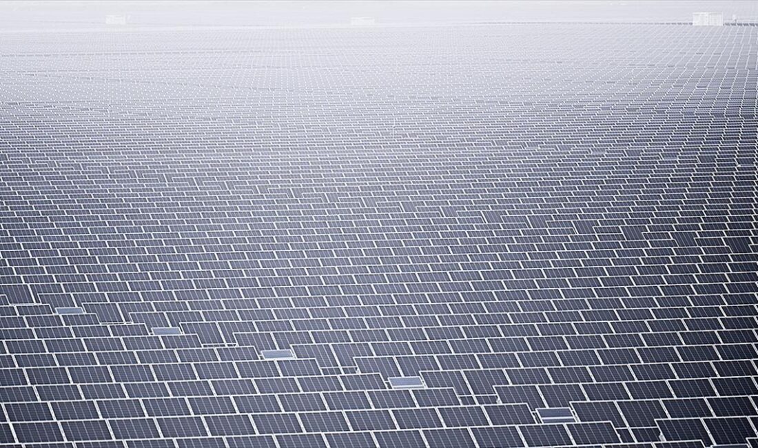 Küresel yenilenebilir enerji kapasitesinde 2028'e kadar öngörülen 3 bin 700