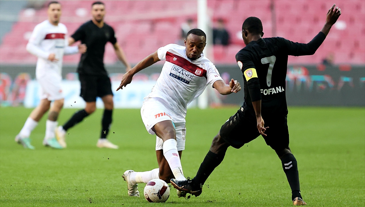 Trendyol Süper Lig'in 20. haftasında Yılport Samsunspor, sahasında EMS Yapı