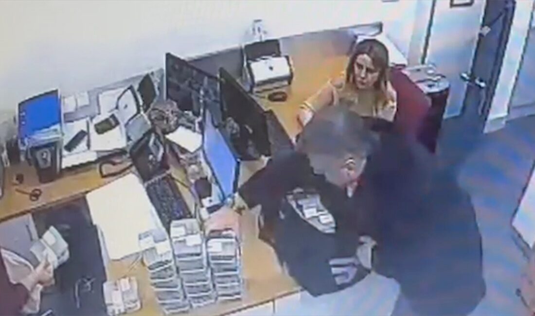 Sanık Seçil Erzan'ın gözaltına alınmadan önce kırdığı iddia edilen telefonunda