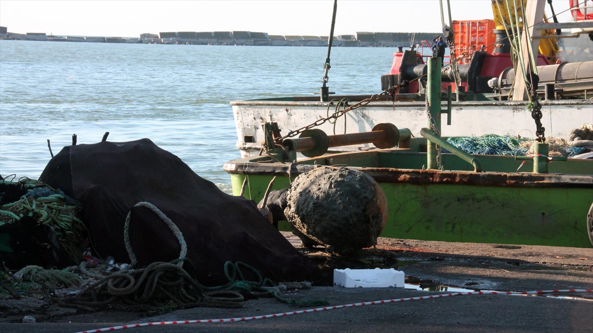 ZONGULDAK (AA) – Ereğli Limanı Bozhane mevkisinde balık&ccedil;ılar, ağlarına top