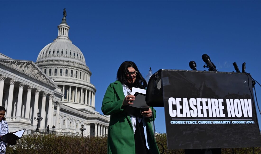 NEW YORK (AA) – Michigan Temsilcisi Rashida Tlaib önderliğinde, diğer
