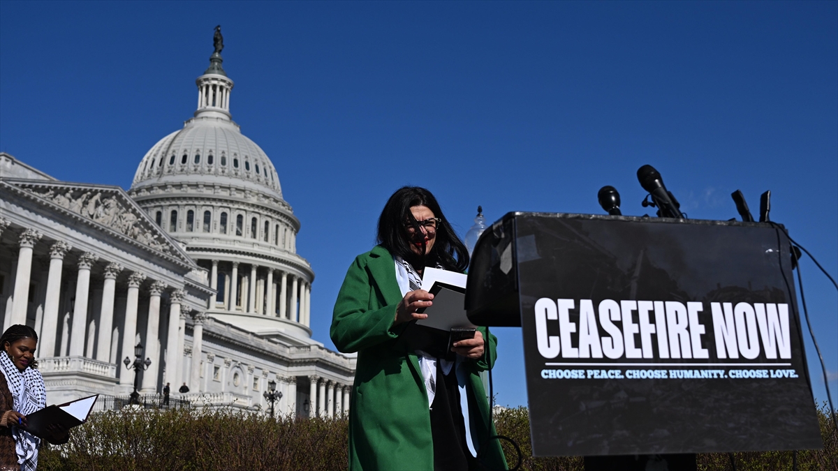 NEW YORK (AA) – Michigan Temsilcisi Rashida Tlaib önderliğinde, diğer