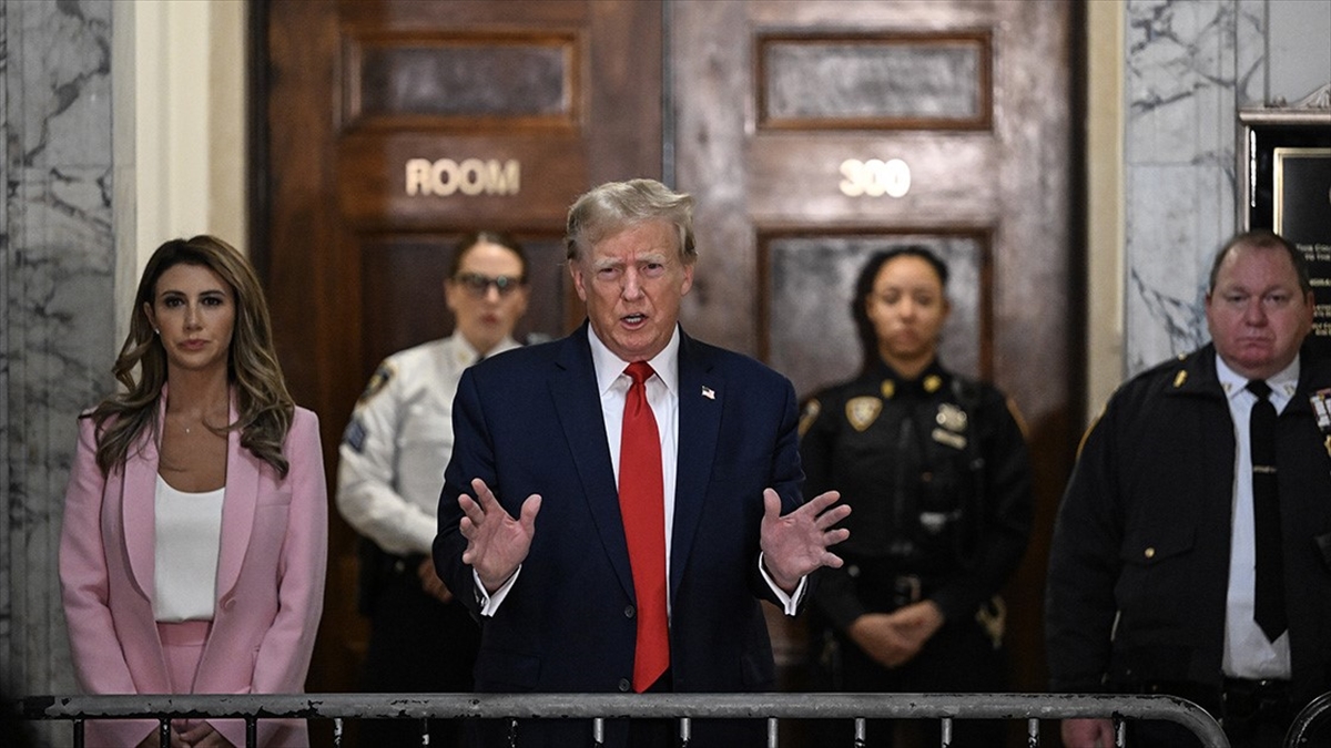 ABD'de bir kişi, eski ABD Başkanı Donald Trump'ın "dolandırıcılık" davasının