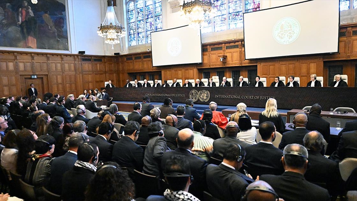 Uluslararası Adalet Divanında (UAD), İsrail'in, işgal ettiği Filistin topraklarındaki uygulamalarının