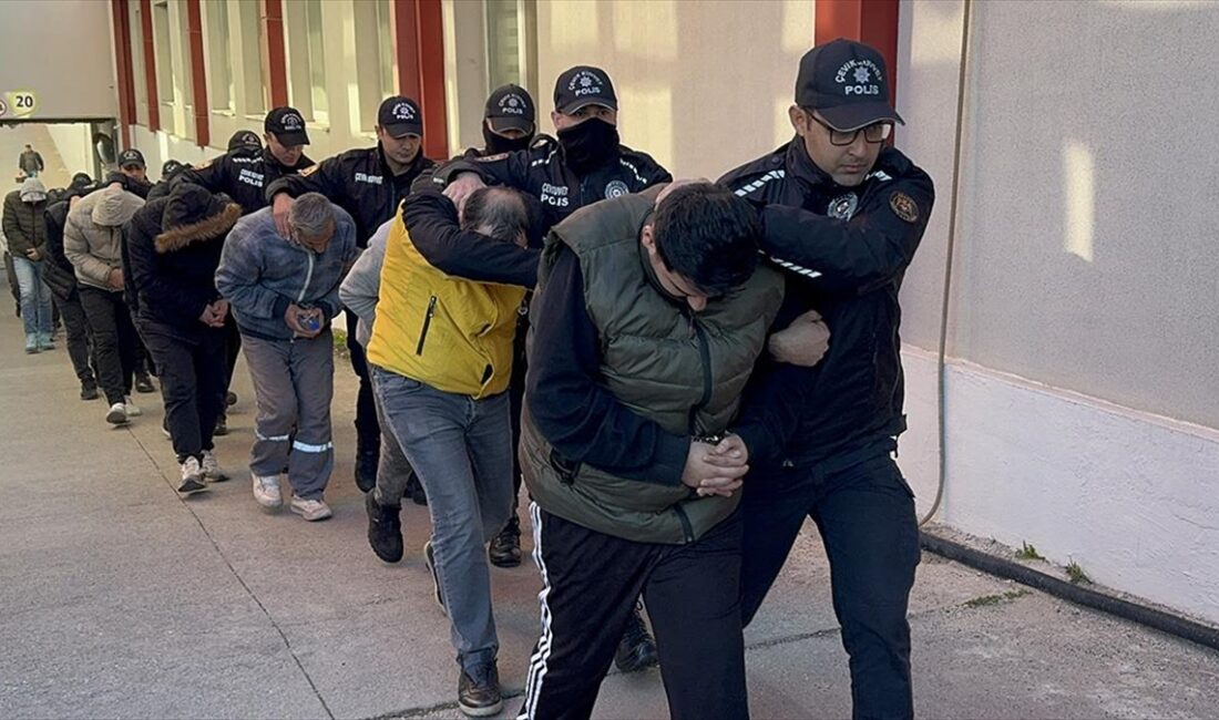 Adana merkezli 14 ilde "Sibergöz-21" operasyonu kapsamında gözaltına alınan 71