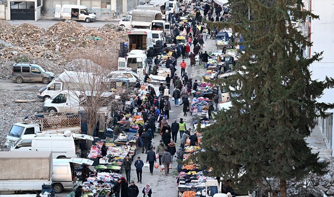 Kahramanmaraş merkezli 6 Şubat'taki depremlerin yıkıma neden olduğu Adıyaman'da esnaf
