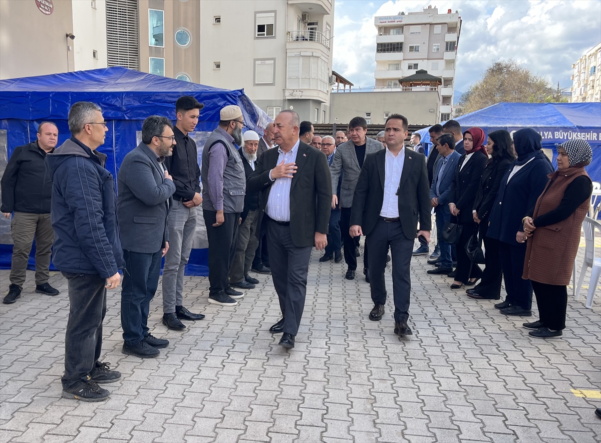 AK Parti Antalya Milletvekili Çavuşoğlu, Kumluca’da ziyaretlerde bulundu