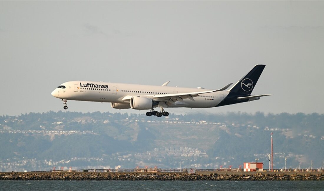 Almanya'da hava yolu şirketi Lufthansa'nın yer hizmetleri çalışanlarının, ücret konusundaki
