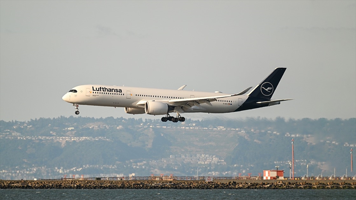 Almanya'da hava yolu şirketi Lufthansa'nın yer hizmetleri çalışanlarının, ücret konusundaki