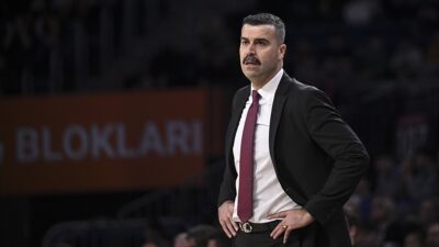 Anadolu Efes Spor Kulübü, basketbol takımı başantrenörü Erdem Can'la yolların