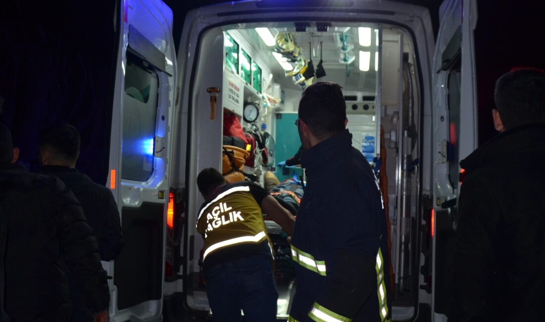 ANTALYA (AA) – Antalya'nın Serik ilçesinde dereye düşen otomobildeki 2